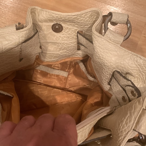 Cream Color hand/shoulder handbag - Picture 6 of 12